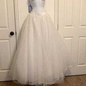 Beautiful Shimmering White Tulle Full Length Skirt Adjustable Size 10